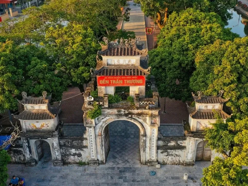 Đền Trần Thương