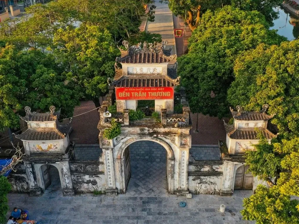 Tổng quan Đền Trần Thương