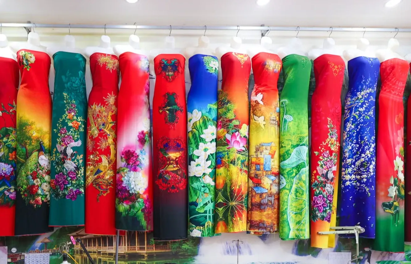 Làng nghề may áo dài thôn Trạch Xá
