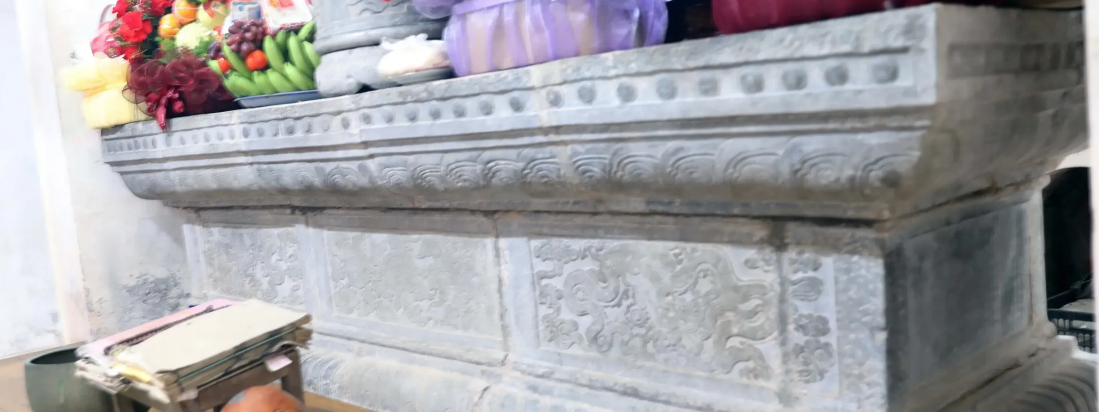 Bàn thờ Phật bằng đá chùa Thượng Nương