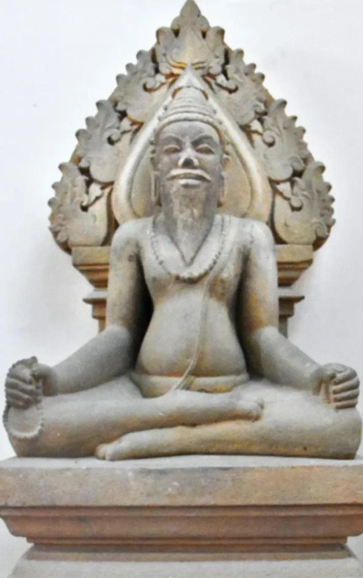 Tượng Tu sĩ Champa Phú Hưng