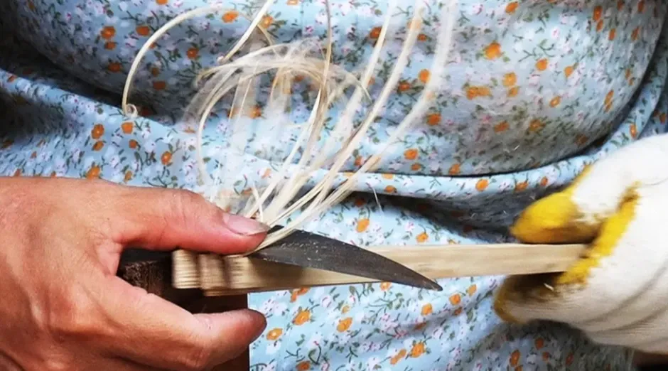 Chuẩn bị và chẻ, vót nan tre