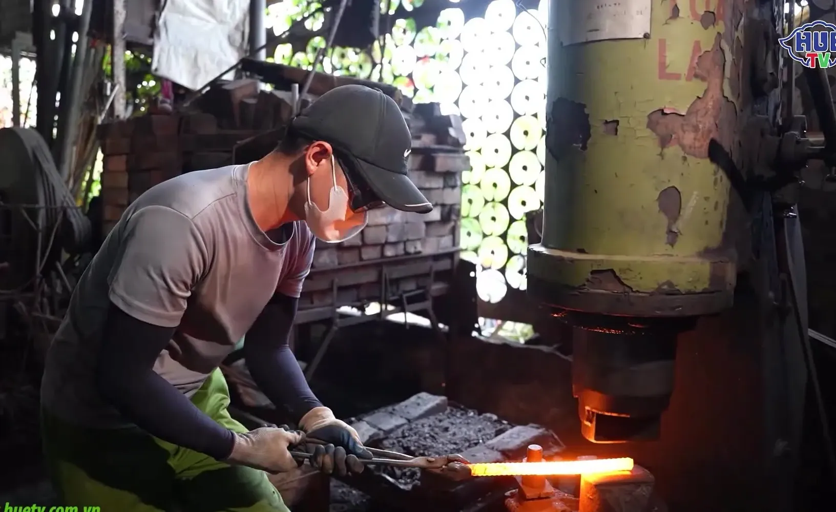 Nghề Rèn Cầu Vực