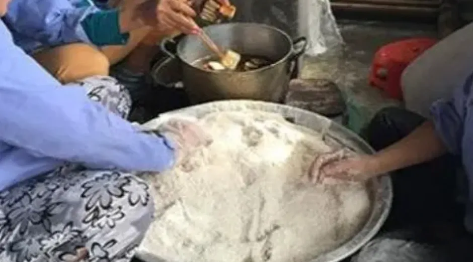 Chuẩn bị và trộn bột