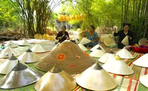 Làng nghề truyền thống Nón ngựa Phú Gia