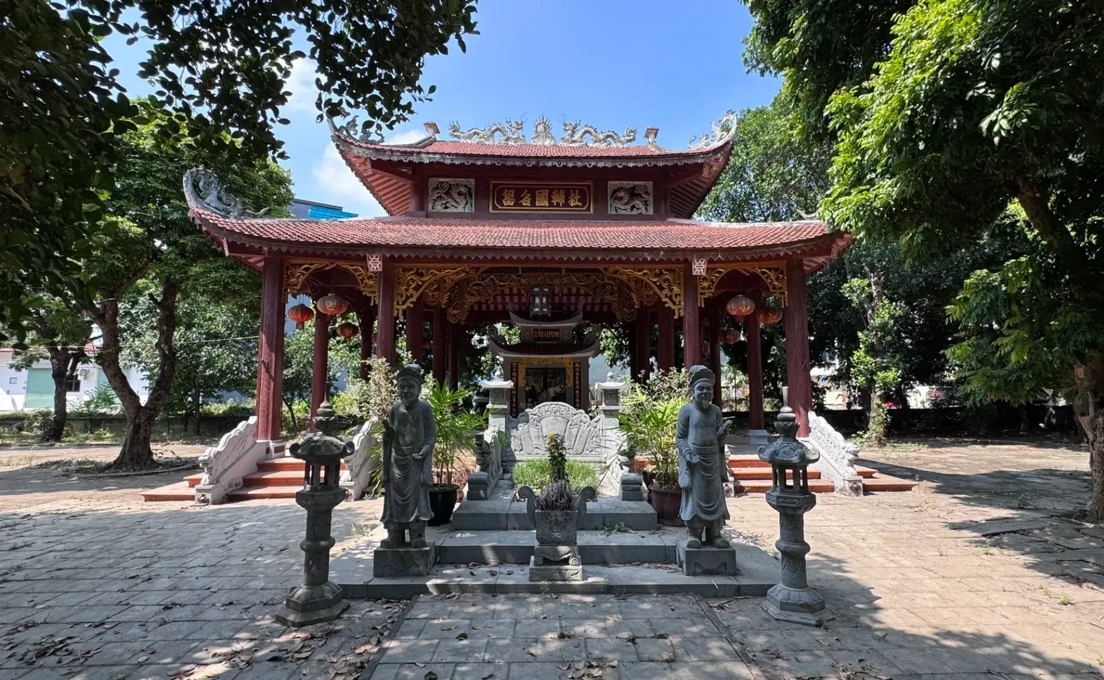 Khu lăng mộ Đức thánh làng Hậu Ái