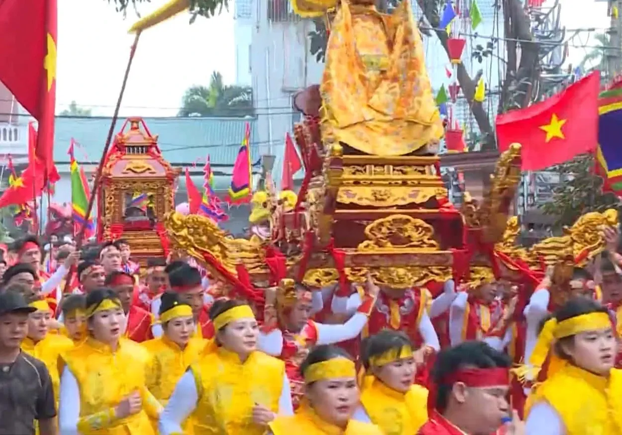 Hội làng Giang Chính