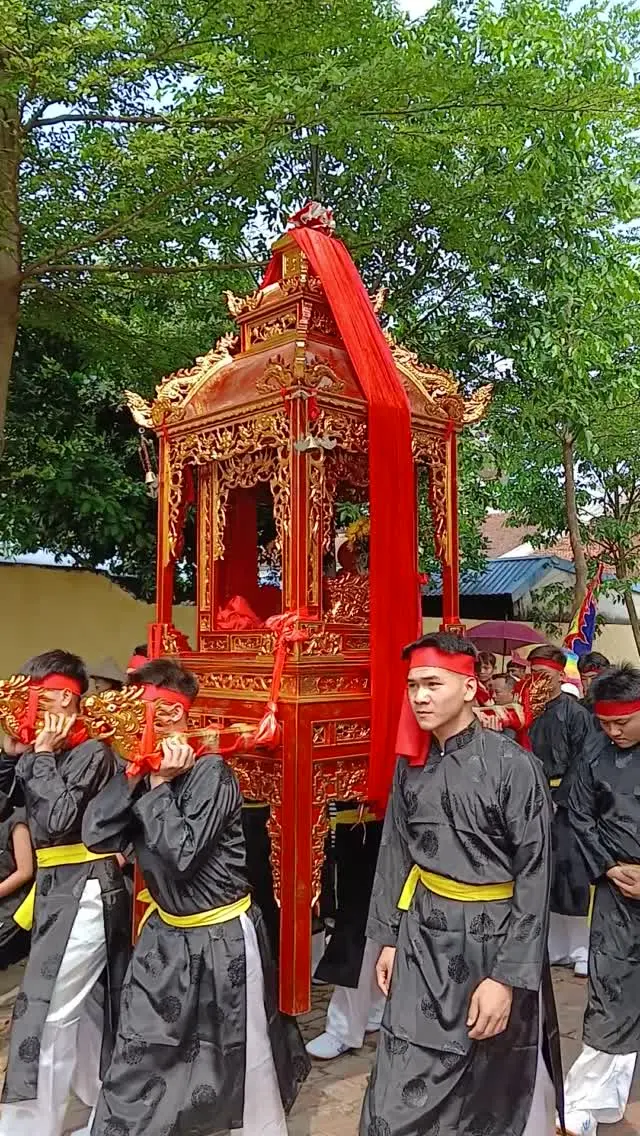 Rước kiệu Long đình hội làng Lương Xá 