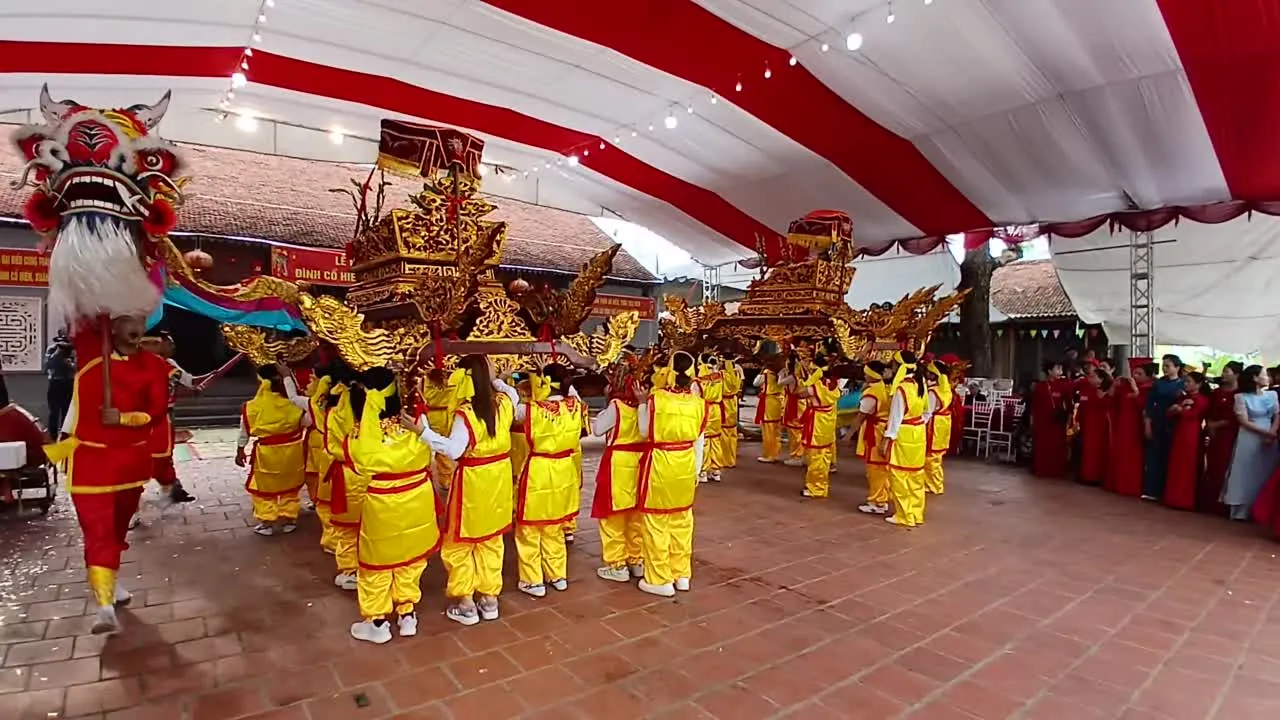 Lễ hội rước kiệu hội làng Cổ Hiền 