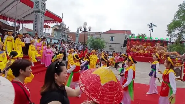 Múa sinh tiền lễ hội làng Giáp Ngọ xuân Bính Ngọ tháng giêng ngày 14