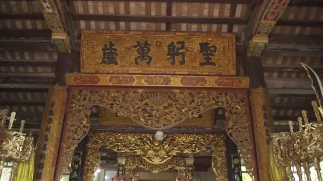 Chi tiết Cửa Võng gian thờ đình Yên Duyệt