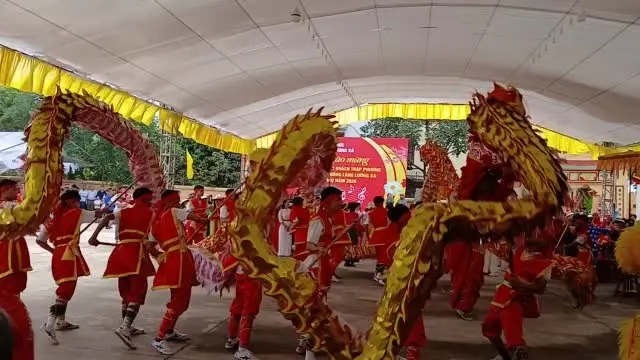 Múa rồng ở lễ hội làng Lương Xá 