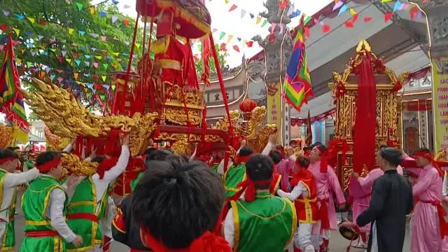 Rước kiệu lễ hội làng Thái Hòa 
