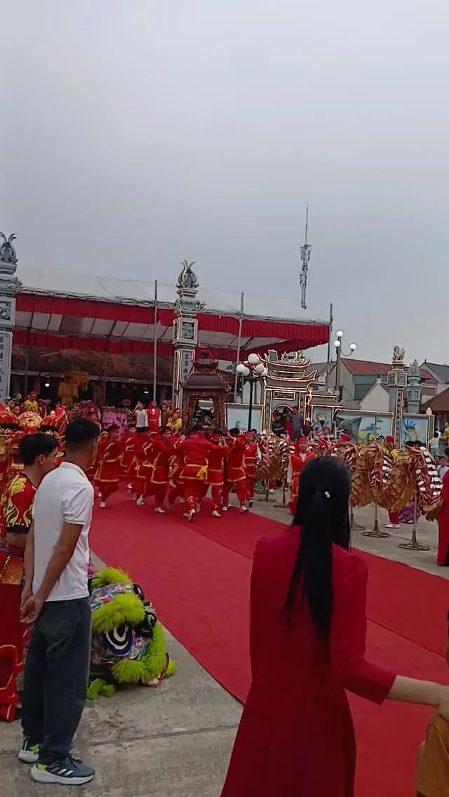 Rước kiệu long đình lễ hội làng Giáp Ngọ xuân Bính Ngọ tháng giêng ngày 14